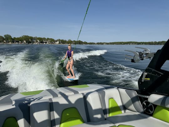 Prior Lake - Divirta-se, surfe ou relaxe - Capitão com 21 pés em Malibu