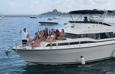 Charter a 42' Luxury Mediterranean Yacht for 11 guests w/ Captain in Chicago