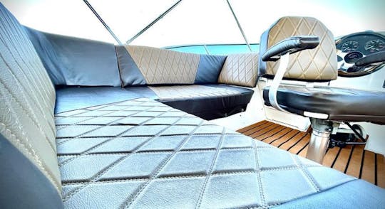 Yate a motor Bayliner de 37 pies para alquilar en Kirkland