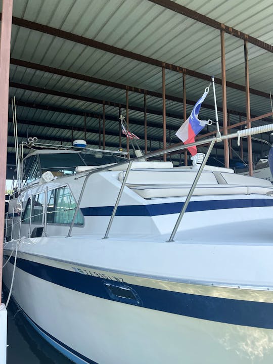 38 ft Crist Craft Motor Yacht Flat Water Charter on Lake Texoma