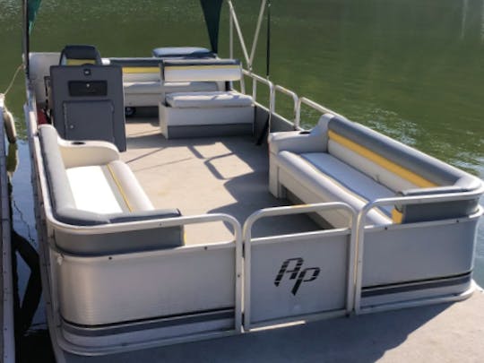 28' Pontoon Aqua Patio w/140hp for rent on Lake Norman