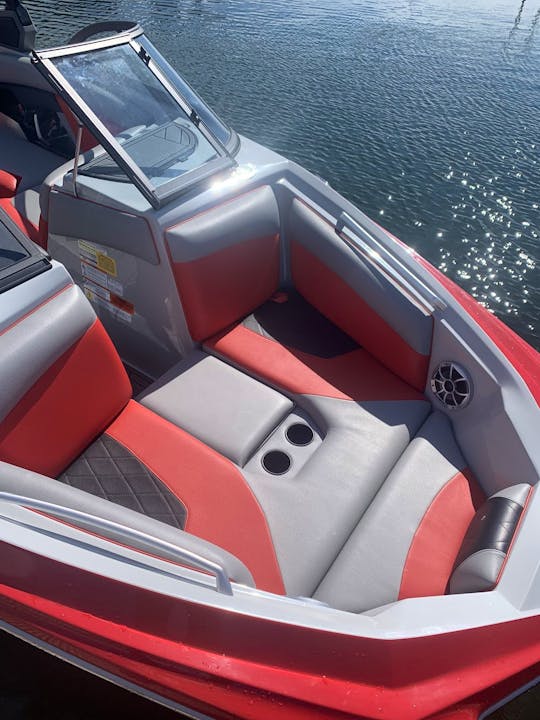 Tige R20 Surf boat for Rent in the Okanagan