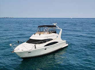 Stunning Multi-Level 47’ Carver Yacht in Chicago for up to 13 Guests