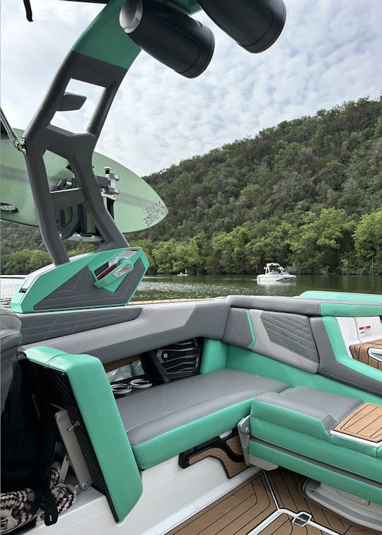 Luxury 12 Passenger 23ft Nautique Surf Boat - Lake Austin and Travis