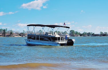 Harris Tritoon for 12 people available on Lake Conroe in Montgomery, Texas