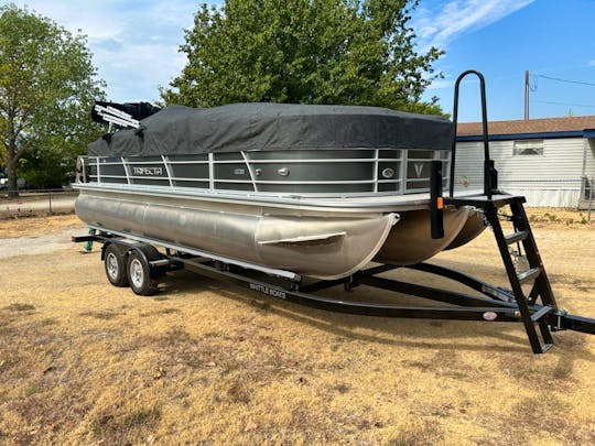2022 TRIFECTA TRI-TOON PARTY BOAT-SEATS 10 PEOPLE-READY TO HAVE FUN! 