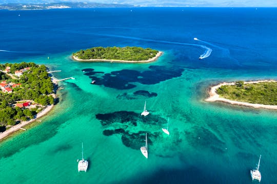 Island of Šolta & Blue Lagoon Private Speedboat Tour from Split