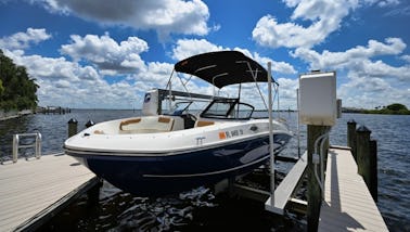 Bayliner VR6 150HP  • 22' FT Boat Length • Up to 8 Passengers