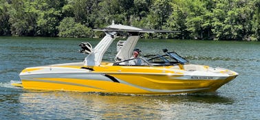 Centurion Fi25 Surf Boat Accommodate Up To 15 