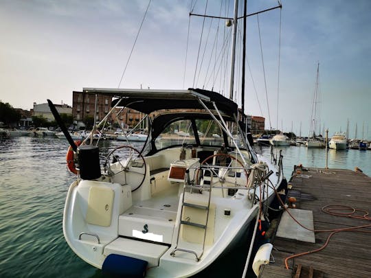 Daily Sailing Excursions Taranto on Beneteau Cyclades 393 Sailboat