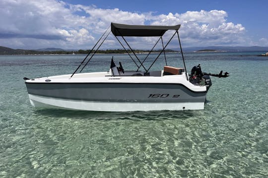 Console centrale The Sailor's Ride 160e pour 6 personnes à Paros, Grèce