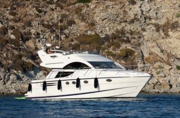 FAIRLINE 43 in Mykonos, Greece