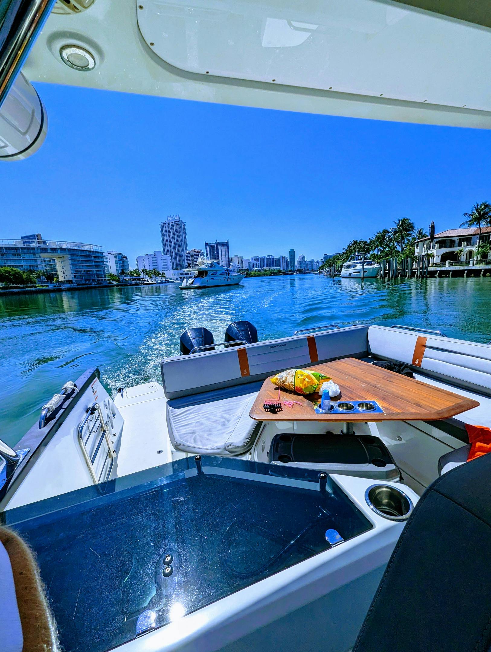 fontainebleau-yacht-1500-half-day-getmyboat