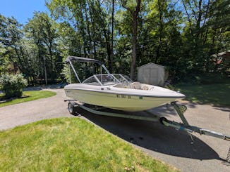 Bayliner Zippy de 17.5 pies con remolque