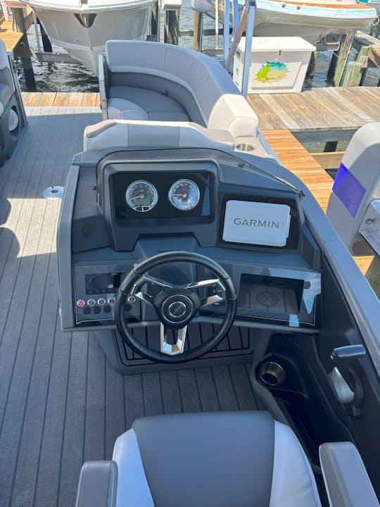 Sunset Cruise in Fort Pierce onboard 27ft Avalon Catalina Entertainer 
