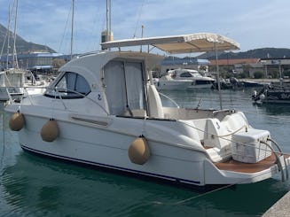 Beneteau Antares 7 - Alugue um barco para sua viagem em Montenegro