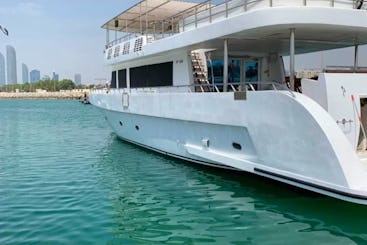 Méga-yacht Al Boom 2 Power de 80 pieds pour 60 invités à Dubaï !