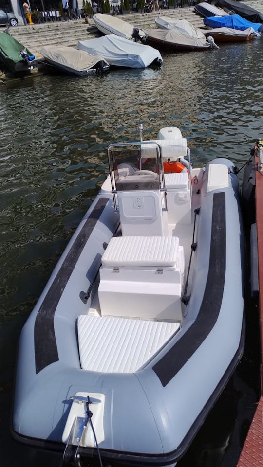 EUROVINIL PACIF 420 - location de bateau sur le lac de Côme - SELF DRIVING 40CV