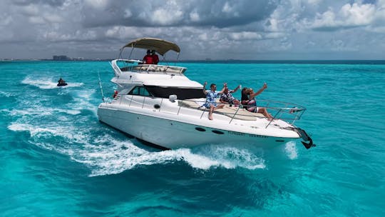 ¡DISFRUTA DE CANCÚN EN SEA RAY FLY DE 40 PIES PARA 12 PERSONAS! 