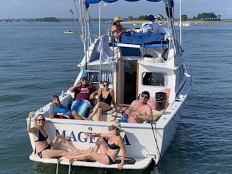 Passez le coucher du soleil sur le détroit de Long Island | Yacht Bertram Sportfisher de 28 pieds