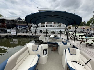 2 nouveaux bateaux tri-toons « Captain et carburant inclus » dans la région de Nashville Old Hickory Lake