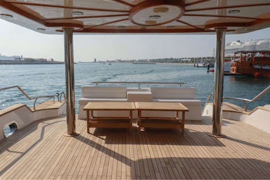 101ft Luxury Yacht: Exclusive Charter in Dubai