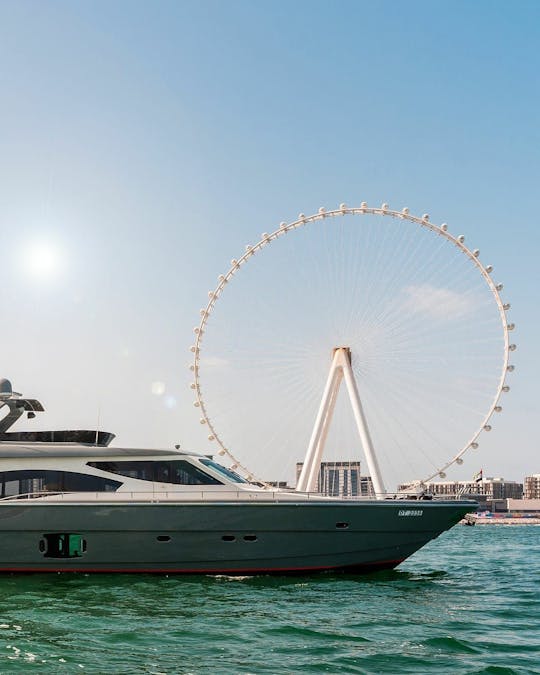 Croisière de luxe en yacht de 82 pieds à Dubaï, aux Émirats arabes unis.