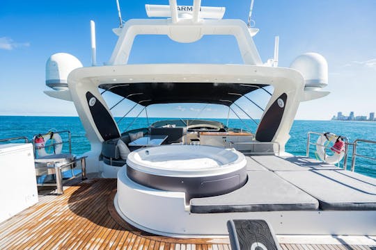 Incroyable Azimut de 100 pieds avec jacuzzi et jouets aquatiques