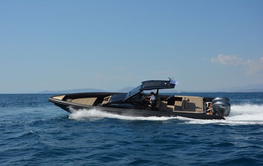 スペツェス/ポルト・チェリからドコス島とイドラ諸島へのテクノハルでの日帰り旅行