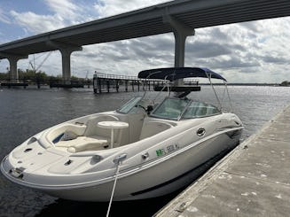 26' Bowrider (Powerboat) Rental with Captain