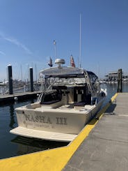 Lancha motora Mainship Pilot de 34 pies para alquilar con capitán en Newport, Rhode Island