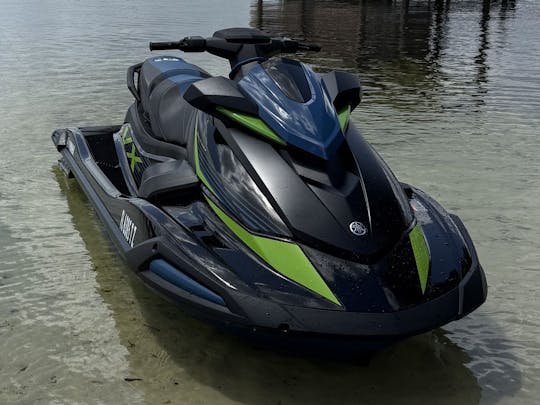 Yamaha VX Deluxe | Surcando las olas, divirtiéndose bajo el sol 
