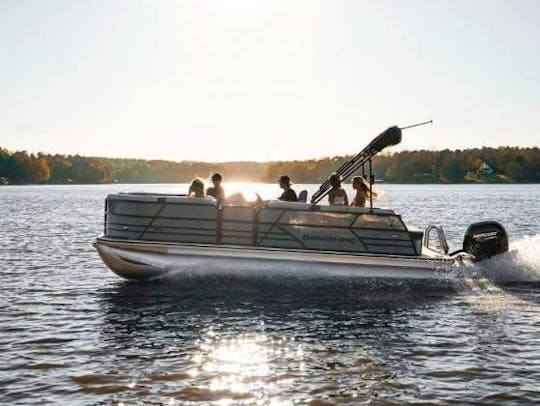 New! Well Equipped Pontoon for 10 People