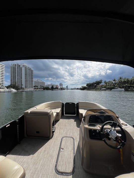 Brand New Luxurious Pontoon in Miami Beach ( Mon-Thur Discounted! )