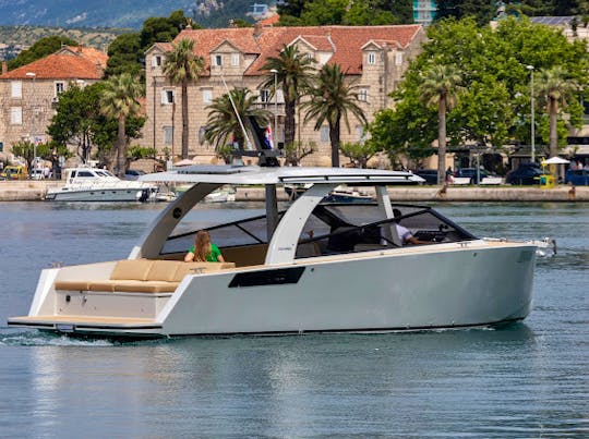 Luxury rent a boat Colnago 33 Blue experience 
