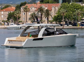 Luxury rent a boat Colnago 33 Blue experience 