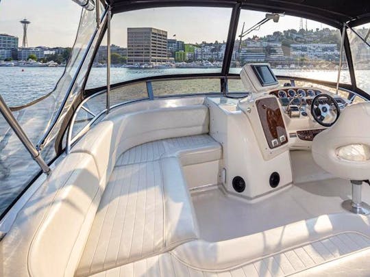 Luxurious Sea Ray 40 Motor Yacht in Lake Dallas, Texas