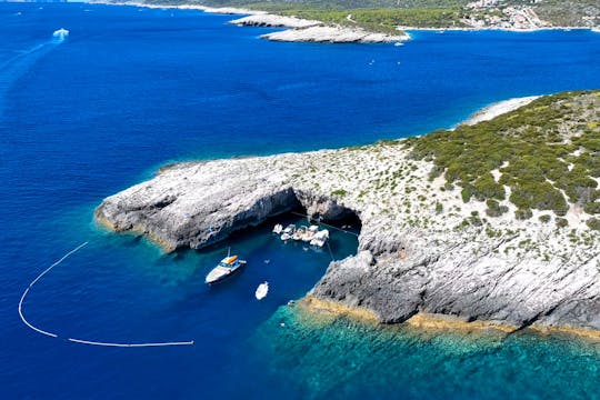 Excursion privée en hors-bord de 4 grottes et de Komiža au départ de Split