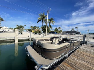 25ft Premier Pontoon