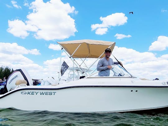 Boat With Us Tampa - Private boat charter will elevate your boating experience.