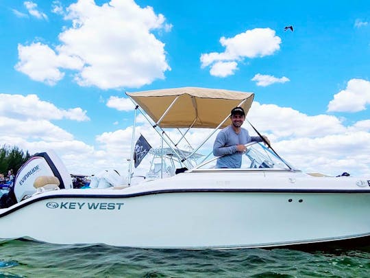 Boat With Us Tampa - Private boat charter will elevate your boating experience.