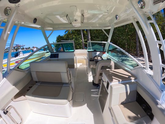  28ft Boston Whaler Dual Console Yacht - See the Miami Skyline!