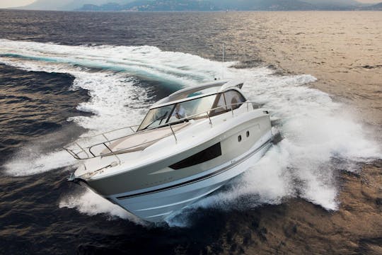 Leader 36 rental motor yacht in Saint-Tropez