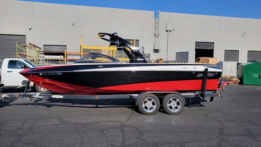 Malibu Wakesetter 247 Surf Boat