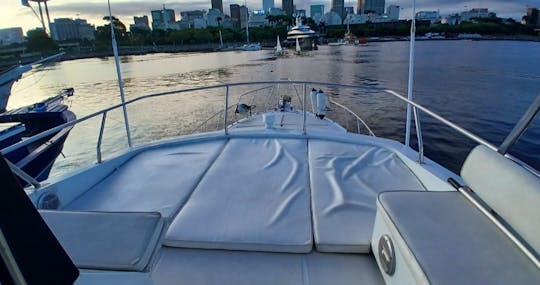 Un méga bateau à moteur de 55 pieds à Rio de Janeiro