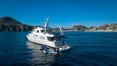 Mega Affordable Luxury Yacht! Spend your nights and days pampered in LUXURY!