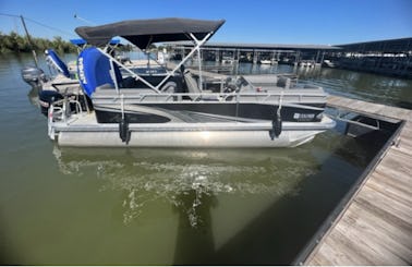 2022 Tritoon Boat for rent Lake Conroe