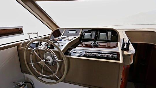 82ft Motor Yacht Private Tour with Luxurious Amenities!