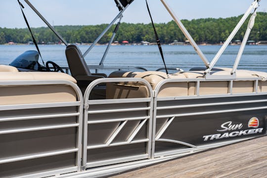 Alquiler de pontones Sun Tracker Party Barge Dlx de 20 pies en Charlotte, Carolina del Norte