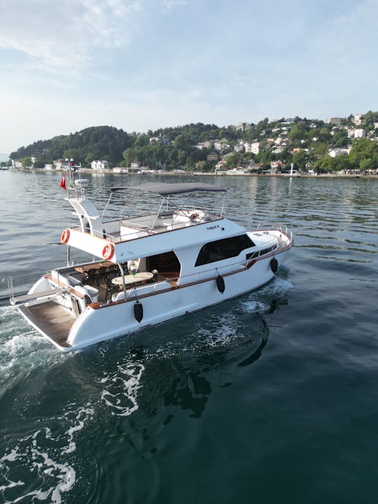 Un yacht de luxe de 52 pieds qui se distingue par son confort et son espace